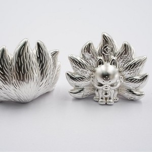 Figurine de renard à neuf queues en argent - Pendentif en argent pur fait main en forme de renard tridimensionnel - Product Image 3