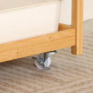 طاولة قهوة/جانبية متحركة من الخيزران بطبقتين مع عجلات ورف تخزين لغرفة النوم والشقق الصغيرة - Product Image 4