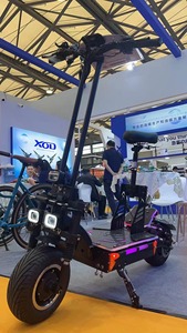 สกู๊ตเตอร์ไฟฟ้าสำหรับผู้ใหญ่ ขับเคลื่อนสองมอเตอร์ 72v 50Ah ระยะทางวิ่งไกล 120 กม. ได้รับการรับรองมาตรฐาน CE พร้อมคอนโทรลเลอร์ 2x65A สำหรับทุกสภาพพื้นผิวและทางวิบาก - Product Image 3