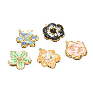 Pendentifs et breloques personnalisés en acier inoxydable 316L plaqué or 14K 18K PVD pour la création de bijoux, breloques fleurs pour bracelets. - Product Image 5