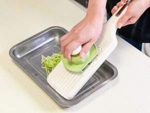 Plastik Saplı Mutfak Gereçleri Manuel Paslanmaz Çelik Rende İstiflenebilir Sebze Rende Seti El Koruyucu İle - Product Image 5