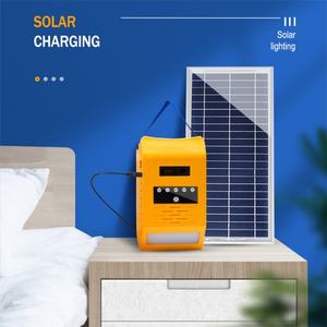 Système d'éclairage solaire domestique avec radio FM, applique murale et 4 ampoules LED - Product Image 5