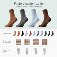 Chaussettes de yoga antidérapantes pour femmes, chaussettes de sport professionnelles mi-mollet antidérapantes pour Pilates avec texture de massage du pied pour la danse et le fitness