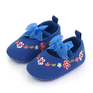 מפעל מכירה לוהטת יילוד אביב קיץ תינוק יחיד נעלי רקום פרח רך עם סוליות שטוח להחליק על נעליים פעוטה