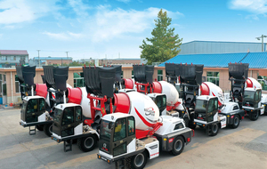 Camion malaxeur à <span class=keywords><strong>béton</strong></span> autopropulsé <span class=keywords><strong>pas</strong></span> <span class=keywords><strong>cher</strong></span> China Luzun JBC12 avec réservoir de 1,8 m3 à vendre - Product Image 2