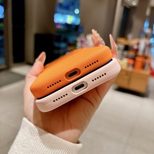 Custodia Protettiva Antiscivolo in Silicone Premium Effetto Pelle Colore Puro Anti-Caduta con Cornice Lente per iPhone 17 Pro 16 Pro Max - Product Image 5