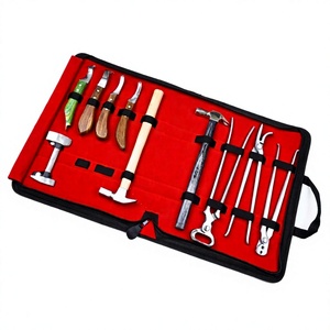 Kit d'outils professionnels pour équitation et ferrage – Coupe-ongles, couteau à boucle, marteau et kit de clinche pour le soin des sabots de cheval - Product Image 1
