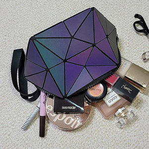 Bolsa de Cosméticos Plegable Portátil de PU Estilo Coreano, con Asa Suave, Cierre de Cremallera, Diseño Geométrico Tridimensional - Product Image 2