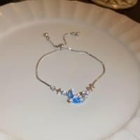 Bracelet Chaîne Ajustable Tendance en Cuivre Bleu avec Breloques Lune et Étoile pour Femme – Bijou Fantaisie Idéal pour un Cadeau