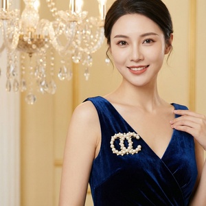 Broche de luxe élégante en strass pour femme, bijoux de créateur, broches en diamants et cristaux, marque de luxe pour femme - Product Image 1