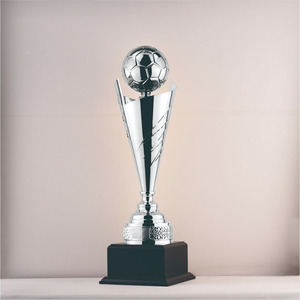 Trofei Sportivi Personalizzati e Premi Calcistici, Coppa Trofeo Sportiva in Metallo Dorato Personalizzata 520mm, Trofeo <span class=keywords><strong>Champions</strong></span> <span class=keywords><strong>League</strong></span> di Calcio - Product Image 5