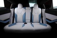 Kit de mise à niveau des sièges sportifs blancs et bleus personnalisés pour Tesla Model 3/Model Y. Remplacement des sièges en cuir Napa perforé et ventilé.