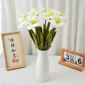 Tulipanes Artificiales Blancos y Rosas de Tacto Natural, Accesorios de Decoración para Bodas y Hogar - Product Image 4