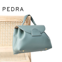 Sac fourre-tout en cuir PU souple PEDRA avec rabat, poignée supérieure, sac à bandoulière chic et décontracté pour femmes, idéal pour les sorties