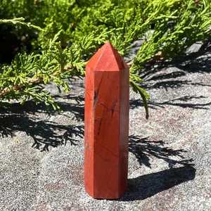 Torre de Jaspe Rojo Natural de Punta Única, Varita de Cristal Hexagonal de Jaspe Rojo Pulido, Piedra Energética para Sanación de Chakras, Decoración para el Hogar y Escritorio - Product Image 2