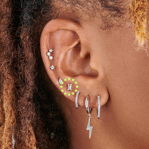 Boucles d'oreilles clous en argent sterling S925 avec diamant simple rangée, 18G, dos plat, pour piercing de cartilage, 8mm - Product Image 4