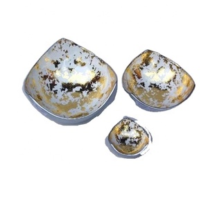 Cuenco de Esmalte Blanco y Dorado Hecho en Aluminio Disponible en Tres Tamaños Cuenco de Servicio Metal Esmalte Cocina Cuencos de Servicio Decoración del Hogar - Product Image 1