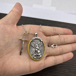 Moda personalizzata stile Vintage scudo ovale cavaliere spada con Logo <span class=keywords><strong>nome</strong></span> scolpito collana in lega da uomo ciondolo - Product Image 3