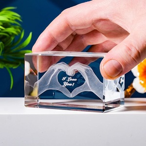 Cadeaux en cristal Offre Spéciale cube gravé en 3D avec geste du doigt vous <span class=keywords><strong>aime</strong></span> cadeaux pour elle lui mariage saint valentin cadeaux pour amoureux - Product Image 4