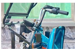 عربة كهربائية ثلاثية العجلات مغلقة للتنقل اليومي والترفيه ونقل الطلاب ومشاهدة المعالم السياحية بثلاثة صفوف وستة مقاعد بقوة 801-1000 واط - Product Image 3