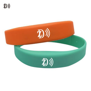 폐쇄형 <span class=keywords><strong>NFC</strong></span> 실리콘 팔찌 방수 패시브 13.56MHZ <span class=keywords><strong>RFID</strong></span> <span class=keywords><strong>NFC</strong></span> 고무 손목밴드 출입 통제 이벤트 보안용 - Product Image 4