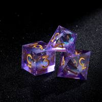 Ensemble de dés en résine à noyau liquide violet, bords tranchants, 7 pièces, polyédriques, faits à la main, remplis de paillettes, pour jeux de rôle D&D