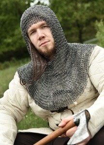 Coif en maille de chaîne premium avec armure en ventail triangulaire, anneaux ronds rivetés, finition naturelle, maille d'anneaux en acier faite à la main - Product Image 4