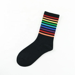 Vente chaude à la mode coloré arc-en-ciel coton chaussettes unisexe Gay <span class=keywords><strong>Lgbt</strong></span> Skateboard Crew chaussettes - Product Image 3
