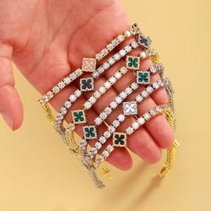กำไลข้อมือเทนนิสเคลือบเงา <span class=keywords><strong>Clover</strong></span> Enamel CZ ประดับเพชร CZ ชุบทอง 18K สวยงาม ขายส่งจำนวนมาก รับผลิตแบบ OEM ODM จากโรงงานโดยตรง ของขวัญสำหรับเพื่อนเจ้าสาว เครื่องประดับสำหรับผู้หญิง - Product Image 1