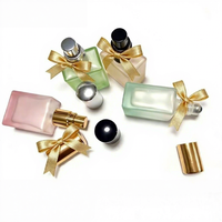 Flacon de parfum rechargeable en verre dépoli dégradé de couleur personnalisée de 10 ml, avec bouchon pendentif et bille roll-on en bois de hêtre, vente en gros