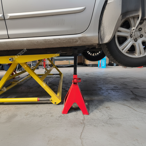 Cric à ciseaux compact et léger, cric à ciseaux universel <span class=keywords><strong>pour</strong></span> <span class=keywords><strong>voiture</strong></span>, <span class=keywords><strong>pour</strong></span> usage domestique et en <span class=keywords><strong>garage</strong></span> - Product Image 1