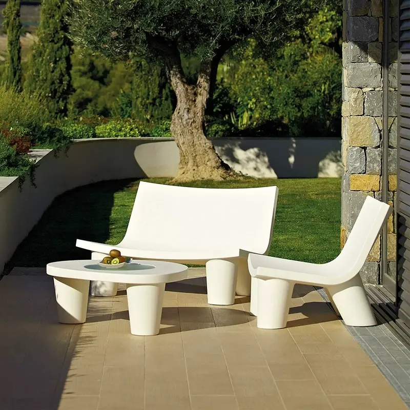 FRPデザイナー家具屋外ガーデンプールサイド寝椅子ラウンジベンチチェアコーヒーテーブルパティオテーブルとチェアセット