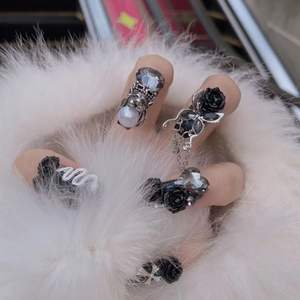 [Serie Doce Signos del Zodíaco] <span class=keywords><strong>Uñas</strong></span> Postizas Hechas a Mano de <span class=keywords><strong>Escorpio</strong></span> - Personalizadas, Resistentes, Completamente Decoradas con Pedrería y Bolas de Pedrería 3D Florales - Product Image 1