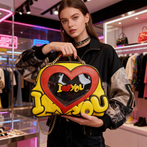 กระเป๋าสะพายข้าง I Love You Ita สำหรับผู้หญิงและเด็กผู้หญิง ดีไซน์รูปหัวใจพร้อมช่องใส สายโซ่สะพายไหล่ สำหรับโชว์เข็มกลัดอนิเมะและใช้ในชีวิตประจำวัน - Product Image 1