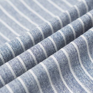 Camisas Infantiles de Color Claro con Rayas Verticales, Cortas por Delante y Largas por Detrás, con Dos Bolsillos, Disponibles en Línea - Product Image 6