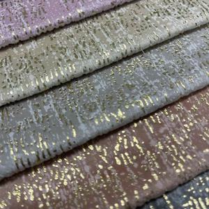 Tela de cortina ignífuga de hotel de terciopelo con estampado dorado precioso al por mayor para sala de estar - Product Image 3