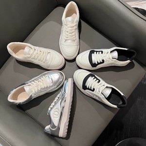 Zapatillas de cuero vacuno con punta redonda y suela gruesa, estilo retro, versátiles y casuales para mujer - Product Image 2