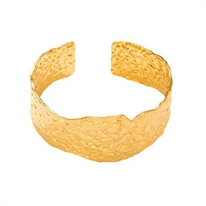 Pulseras de Acero Inoxidable Chapadas en Oro, Personalizadas al por Mayor, con Diseño Irregular y Grueso - Product Image 2