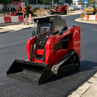 Zuverlässige Baumaschine für die Feldarbeit in der Landwirtschaft, eingebaut in einen Kompaktlader für Materialbeladungsaufgaben.