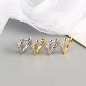 YHE0213 925 <span class=keywords><strong>plata</strong></span> esterlina rombo triángulo circón CZ cristal Huggies <span class=keywords><strong>aros</strong></span> 2025 Piercing lujo Pendiente joyería Rock Punk - Product Image 4