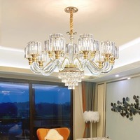 Lustre en cristal doré de luxe français avec lumières LED suspendues, blanc chaud (3500K) à intensité variable pour salon et hall de grande villa