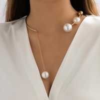 Parure de bijoux plaqué or en alliage, style simple et tendance, avec collier sautoir, boucles d'oreilles créoles et pendentif cercle ouvert en perle blanche, pour femme