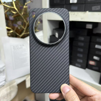 Étuis de téléphone en fibre de carbone de luxe, fins et durables pour l'électronique haut de gamme, MOQ 2 pièces