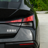 Hyundai Elantra 2026 Version Confort Berline à essence pour les trajets urbains