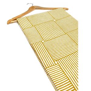 Tela de algodón puro hecha a mano con estampado tradicional Bagru, teñida con tintes naturales, ideal para prendas de vestir, acolchados y telas creativas. - Product Image 3