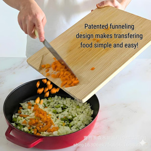 Tabla de cortar de madera rectangular multifuncional con ranuras para verduras, frutas y aperitivos - Product Image 1