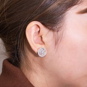Boucles d'oreilles clous en or jaune 10 carats avec diamants en moissanite Messi Jewelry - Product Image 6