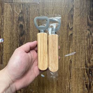Abridor de Botellas de Cerveza Personalizado con Mango de Madera para Bodas y Bares - Product Image 4