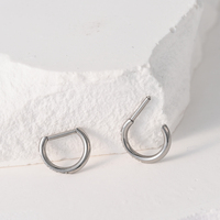 SUPERSTAR Anneau de piercing articulé en titane ASTM F136, forme D, serti de zircone cubique (CZ) à griffes, poli, pour septum, nez ou oreille