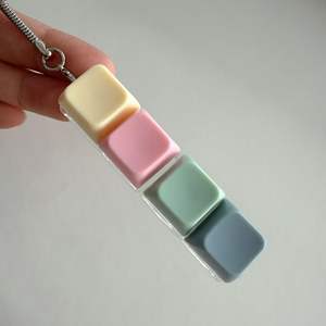 Porte-clés anti-stress à 4 boutons en plastique EVA, jouet de décompression portable pour adultes et adolescents, marque privée sous licence - Product Image 1